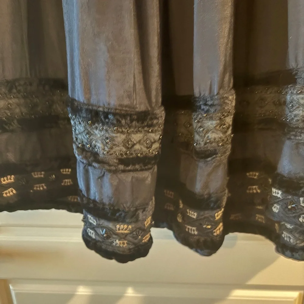 Karavan Black Pleated Midi Skirt Elastic Waist Boho velvet Lace Trim Size Large - Picture 10 of 11